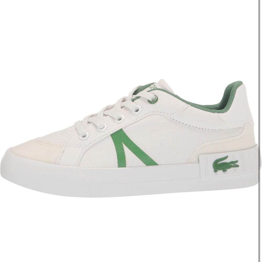 Kids Lacoste sneaker Brand new in box size 2.5